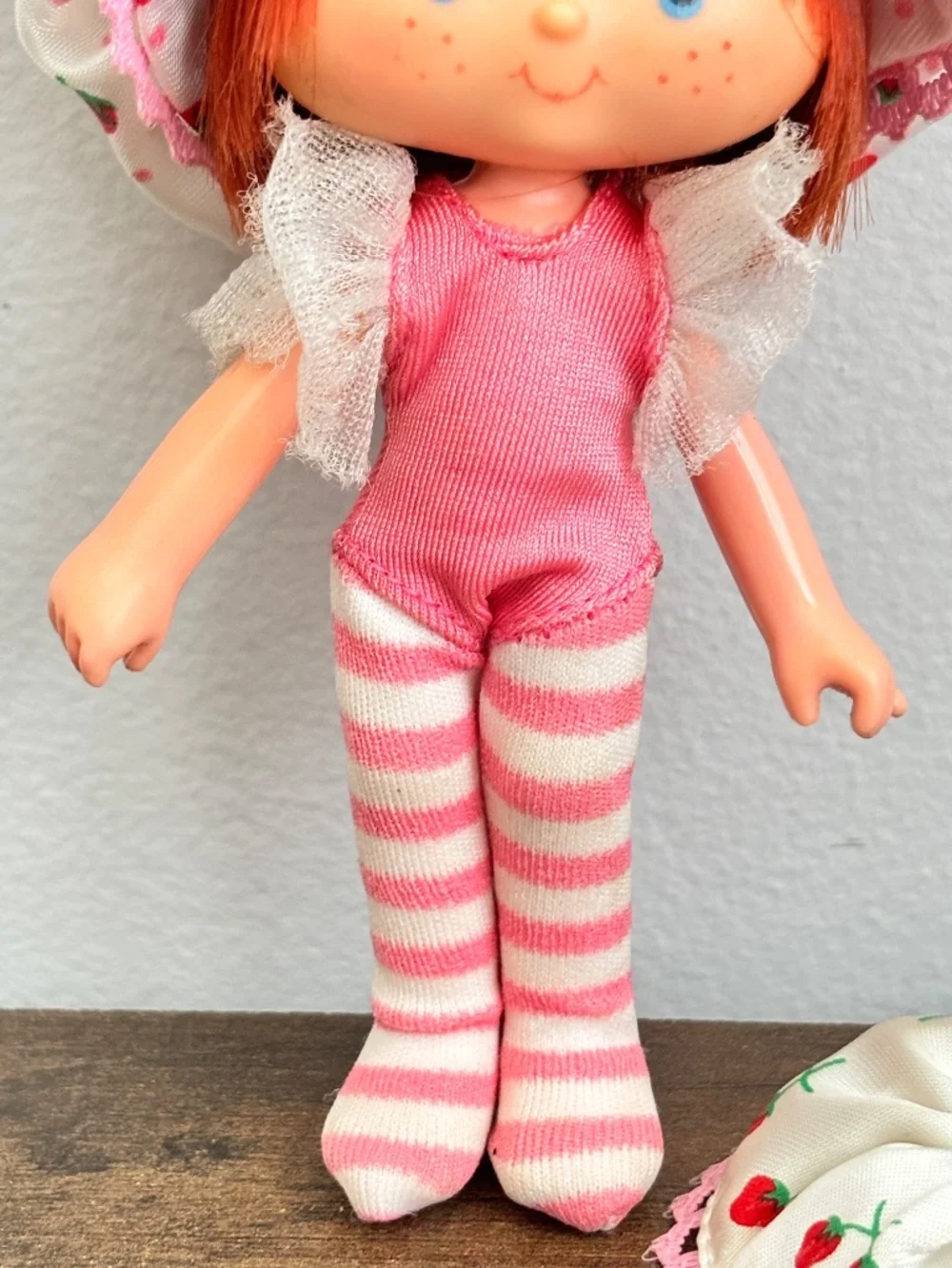 VINTAGE Strawberry Shortcake Dancing Doll Figure Outfit Hat Skirt Kenner 1979
